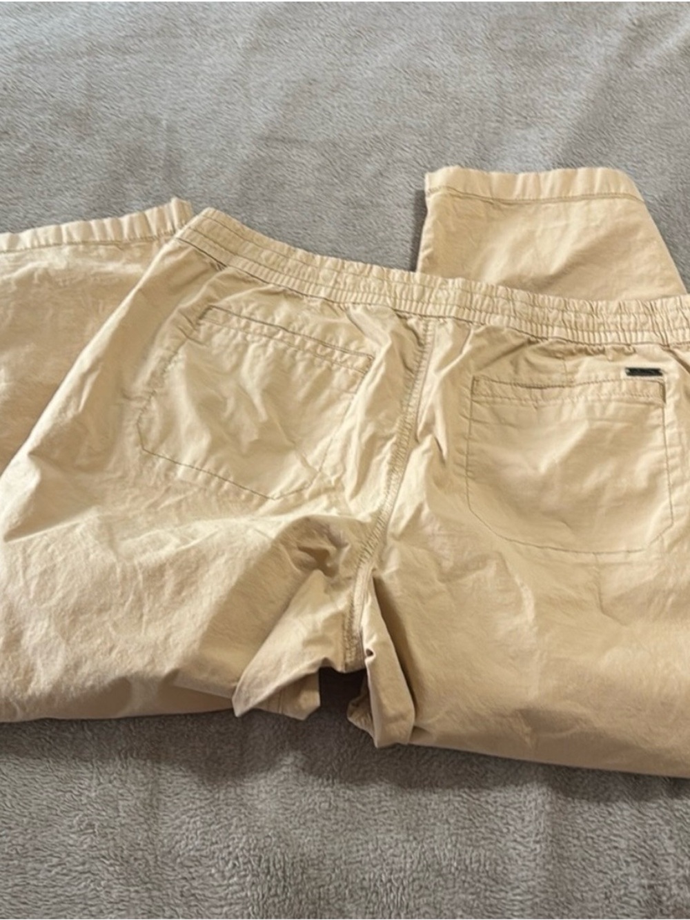 L.L. Bean Woman’s Pull on Ripstop Drawstring Khaki Ankle Pants - Picture 9 of 11